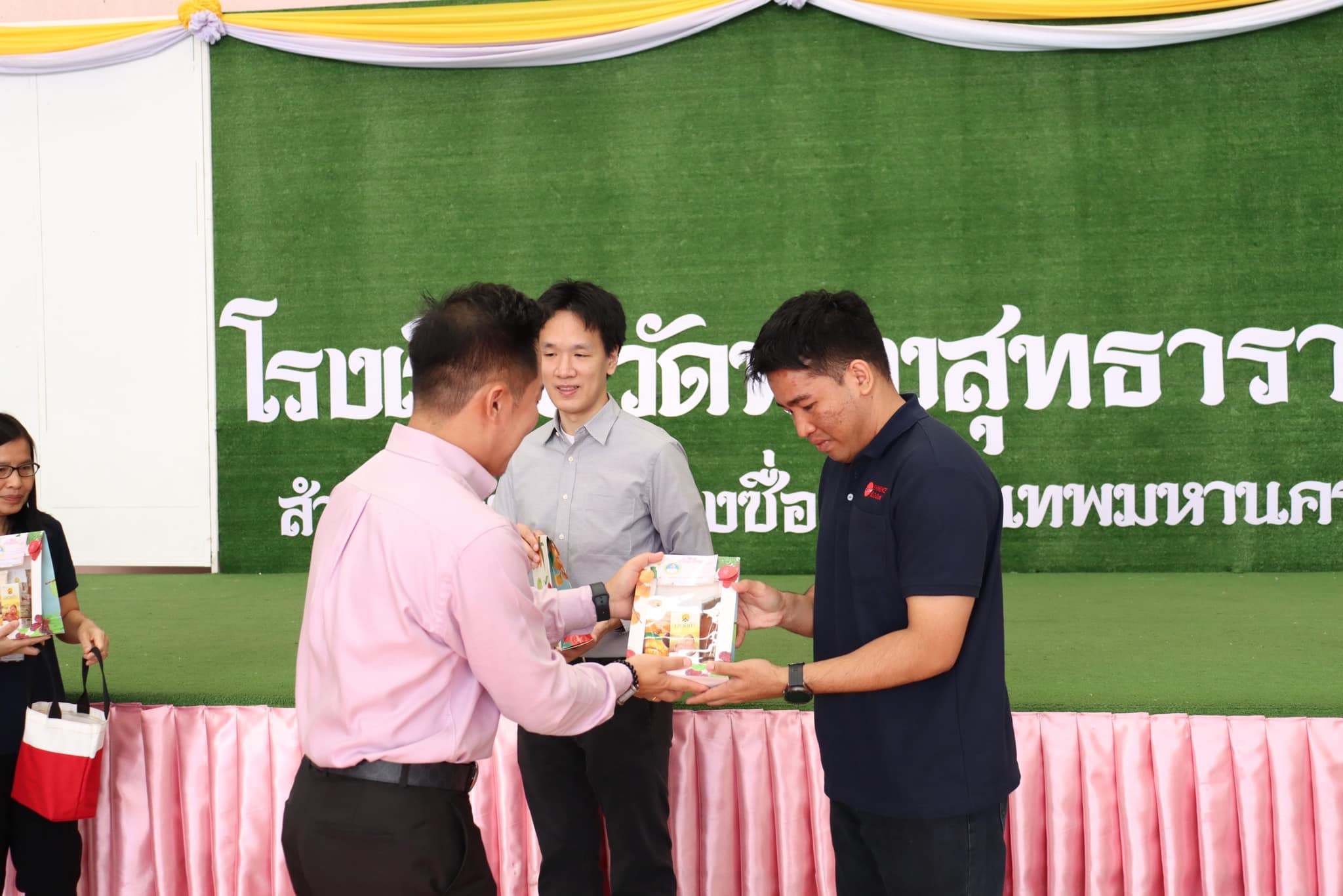 โครงการ "มอบทุนการศึกษาสนับสนุนกิจกรรมวันเด็ก" 
