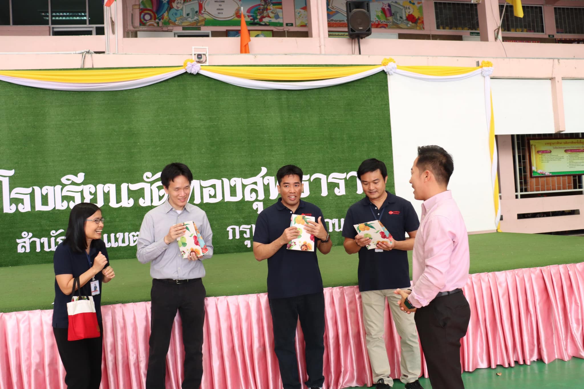 โครงการ "มอบทุนการศึกษาสนับสนุนกิจกรรมวันเด็ก" 